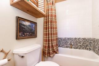 Just The Two Of Us- Hot Tub- Walk To Golf and Zoo Central Cabin - 4
