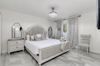 Luxury modern home Heated pool best Location - 5