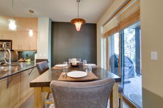 Mammoth Lakes Condo with Fireplace Near Skiing! - Mammoth Lakes - 4