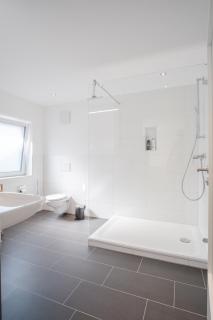 Neusaniertes 3Familienhaus am Bahnhof Wyhlen 7Min von Basel CH - Grenzach-Wyhlen - 7