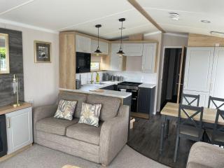 Golden Palm Resort - Bordeaux Deluxe - Coastal Caravan Breaks - Chapel Saint Leonards - 8