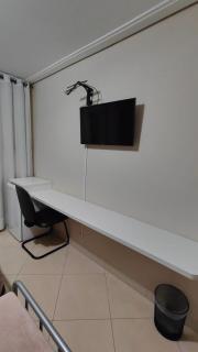 2 Camas de Solteiro Ar Quente Frio Frigobar Smart TV e Café da Manhã não tem garagem - 4