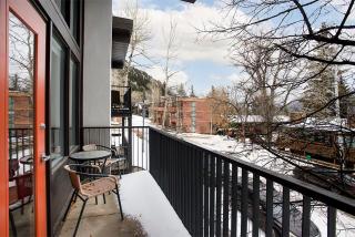 Fifth Avenue Unit 5 Modern & Stylish Condo with A/C and Access to Pool & Hot Tub - 1