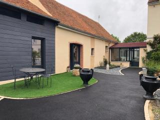 Gîte Confortable près du Mans avec Piscine, Parc de Jeux et Vélo - FR-1-410-364 - Louplande - 4
