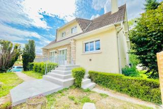 Villa 10-14 guests - 180m2 - private forest - CDG 7min - Disney 20min - 7