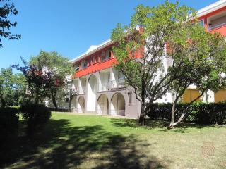 Charmant appartement avec terrasse, parking gratuit et animaux acceptés, proche des thermes à Lamalou - FR-1-451-89 - Lamalou-les-Bains - 0