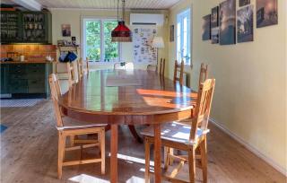 Awesome Home In Lidhult With Lake View - 8