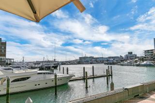 QV Stays Waterfront Glamour - 8