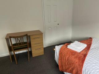 The Coral Guest House 1 Mile from Winchester Market - Winchester - 1