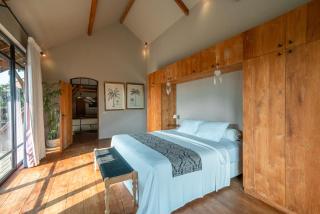 Villa Nehal - Luxury 5BR Villa with 20m Pool - Canggu - 1