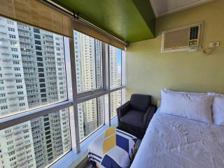 South of Market near High Street BGC Classy & Stylish Studio, central location with city view - 8