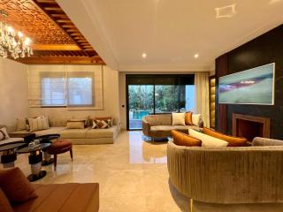 Golf view Villa with Jacuzzi- By AppartAli - Bouskoura - 3