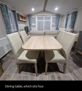 Luxuary Static Caravan Sleeps 6 Coopers Beach - Luxurious Get Away - East Mersea - 5