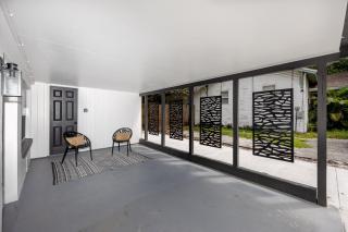 NEW! Clearwater Gem, 10 Min to Beach, 2 Min to Downtown Dunedin, King Bed - 4