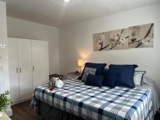 Cozy Private bedrooms Kitchen Wifi - Englewood - 7