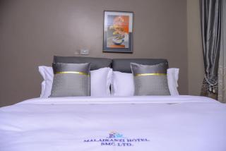 1 Bedroom Suite In 3 Bedroom Apartment - 3