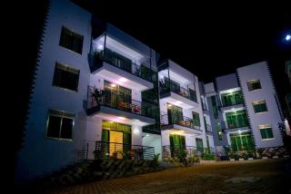 2 Bedroom Suite In 3 Bedroom Apartment - 9