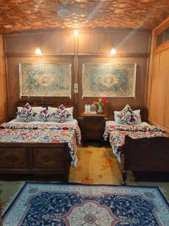 Honolulu Group Of Houseboats - Srinagar - 9