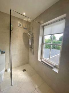 Impeccable 1-Bed Apartment in gated secure setting - - 8