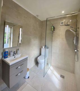 Impeccable 1-Bed Apartment in gated secure setting - - 6