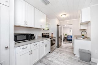 Cozy Clearwater 2BR-1BA Home, 10 Mins to Beach & Downtown! - Clearwater - 9