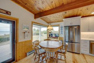 Serene Island Retreat with Beach Access and Mtn Views! - Freeland - 4