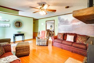 Charming Lake Charles Home with Patio and Grill - 5