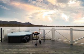 Awesome Home In Laukvik With Kitchen - Laukvik - 2