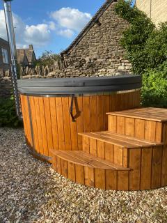 Luxury Cotswold Cottage with hot tub in Stow on the Wold! - 5