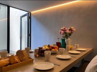 Ideal Location, Perfect Townhouse for Your Getaway Near Brighton Seafront and Pier , Blue House Short Lets - 0