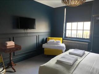 Ideal Location, Perfect Townhouse for Your Getaway Near Brighton Seafront and Pier , Blue House Short Lets - Brighton & Hove - 1