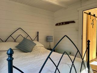 Driftwood Dreams Garden Cabin - Lyminster - 6
