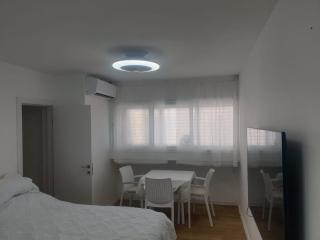 Miki's Apartments - 0