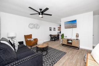 Cozy Home with Fenced Yard - Close to Downtown & Beaches - Largo - 1