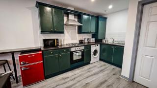 Modern City Centre Apartment - Belfast - 5