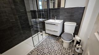Modern City Centre Apartment - Belfast - 1