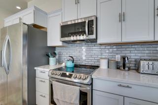 Walk to Ocean! Family-Friendly Crystal Beach Home - 5