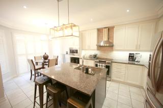 Beautiful 4 Bedroom Upper Unit of Home, No Shared Spaces - Georgetown - 0