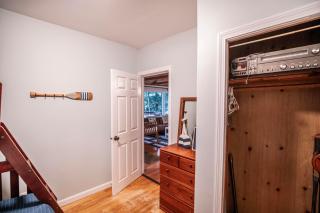 CedarHaus: Your Lakeside Retreat by Hills Pond - 7