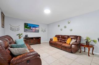Poolside Cocoa Oasis w/ Tiki Bar! - Frontenac - 6