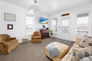 The City Roost at Timberline Flats with Balcony - Traverse City - 5