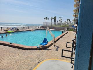 Beautiful Ocean view Condo with huge TV - Daytona Beach - 2