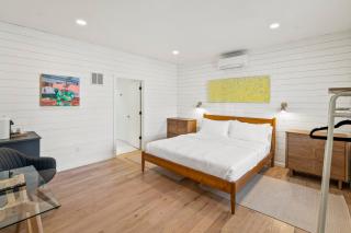 Boutique Room steps from Downtown Mall Rose Jean Room 1 - 9