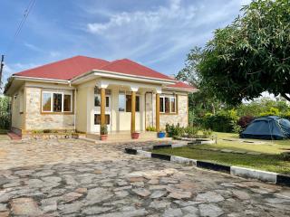 Lake District Homestay - Rubirizi - 0