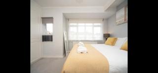 Chessington Blue with parking - Chessington - 3