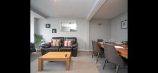 Chessington Blue with parking - Chessington - 2