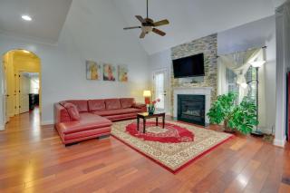 High Point Vacation Rental w/ Private Deck! - 9