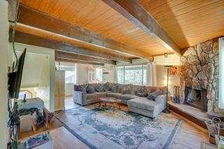 Quaint Big Bear Home w/ Hot Tub: 4 Mi to Skiing! - 2