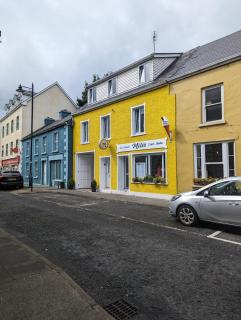 Seaside 3 Bed Killybegs Property on Main Street - Killybegs - 9
