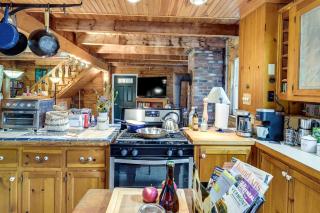 Cozy Adirondack Cabin Retreat in West Chazy! - - 5